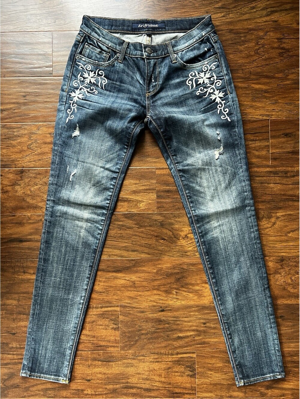 Driftwood Women's Blue Jeans Size 26 Floral Embroidery EUC! Skinny